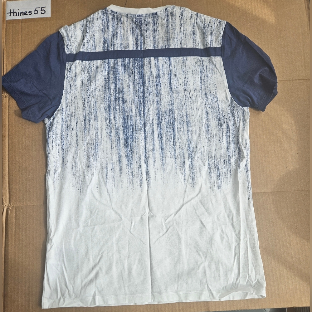 Guess Men's V-Neck T-Shirt - Picture 5 of 6
